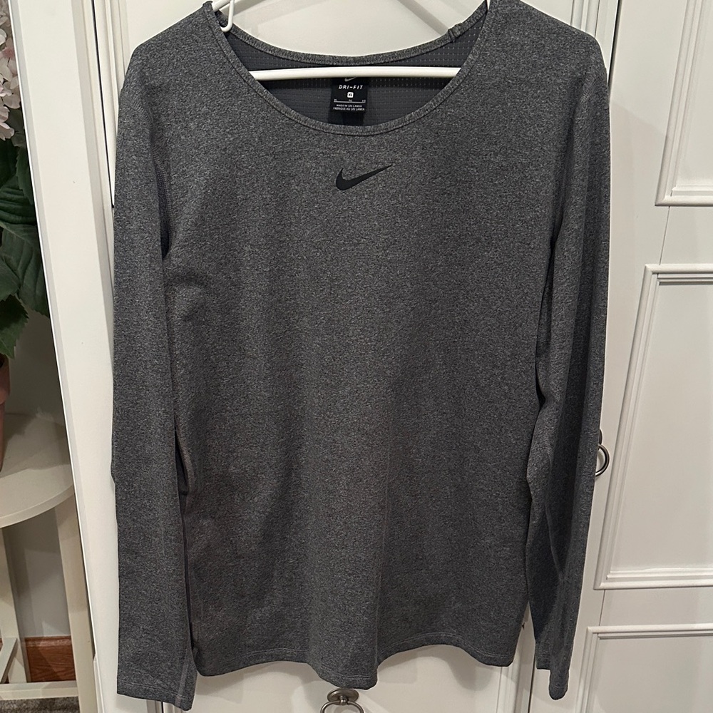 Nike Women’s Dark Gray Crewneck lined Dry-Fit Long Sleeve